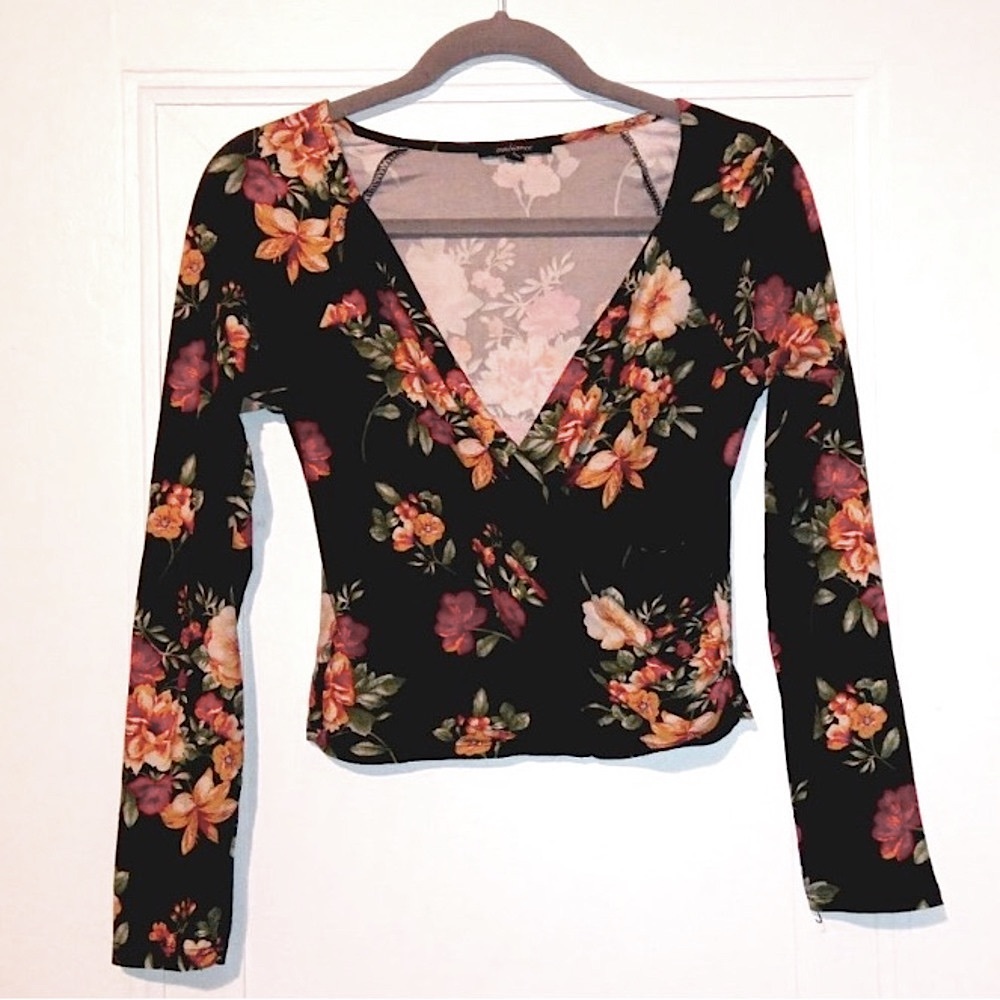 ♦️Ambiance Women’s Black Long Sleeve Floral Top